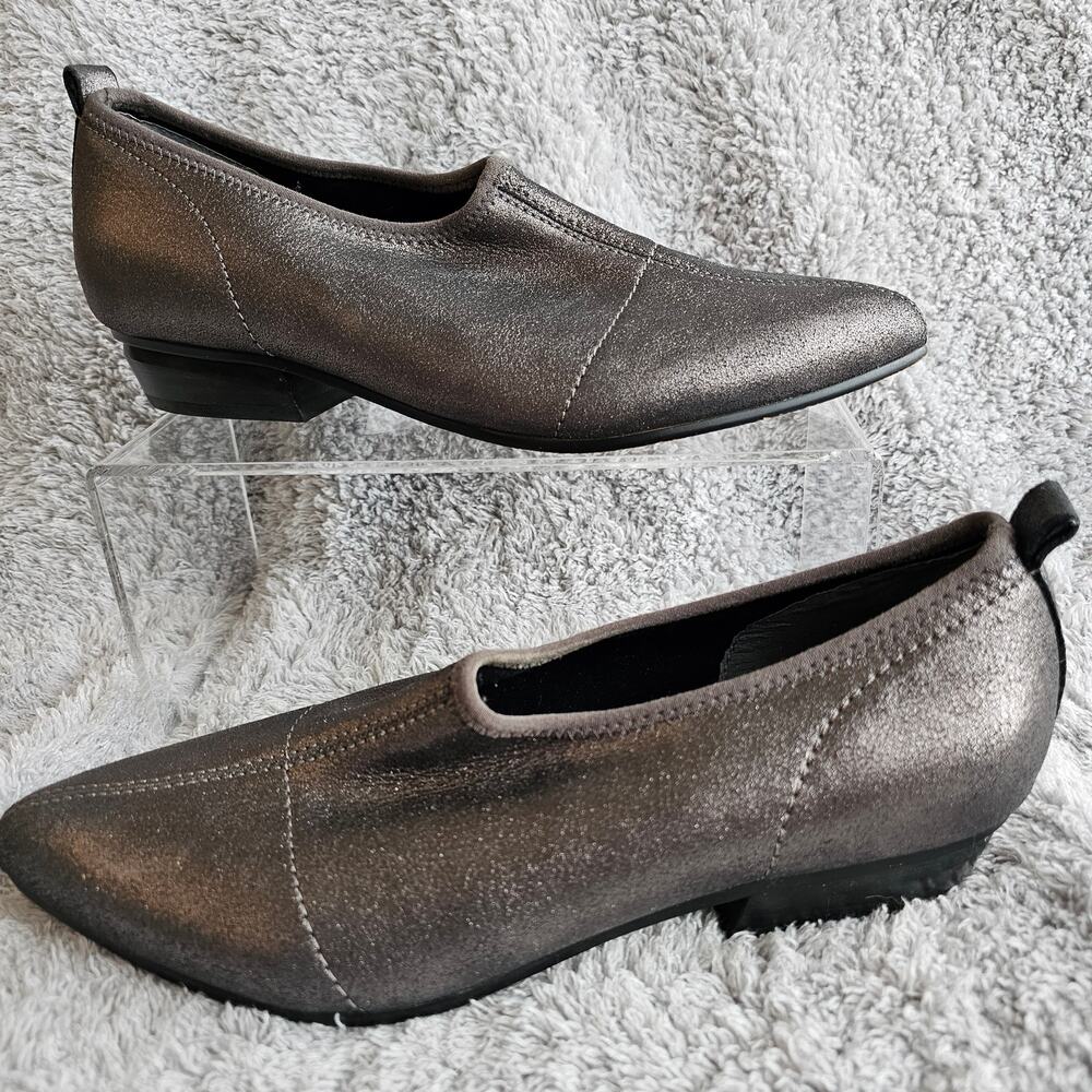 Naked Feet Women's Caldi Pull On‎ Shoes Stretchy Size 7M Metallic Silver Gray